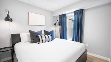 3 bedrooms, desk, iron/ironing board, travel crib