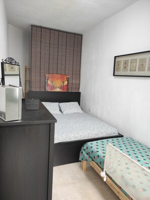 2 chambres, fer et planche à repasser, Wi-Fi, draps fournis