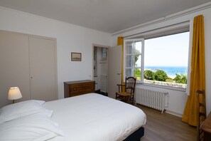 6 bedrooms, iron/ironing board, travel crib, free WiFi