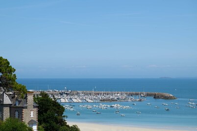 Renovated villa in park, very large sea view, 5 minutes walk from the beach