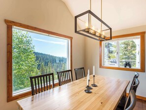 Dining - The Summit | Nature Lovers Dream! Family Friendly (Vernon)