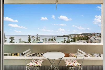 Apartment with Pool Access, a minute to the Beach