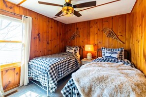 2 bedrooms, travel crib, free WiFi, bed sheets