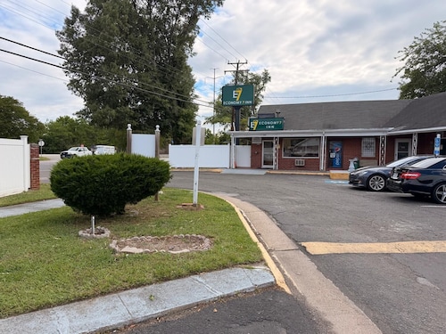 Economy 7 Inn Near Hampton University VA