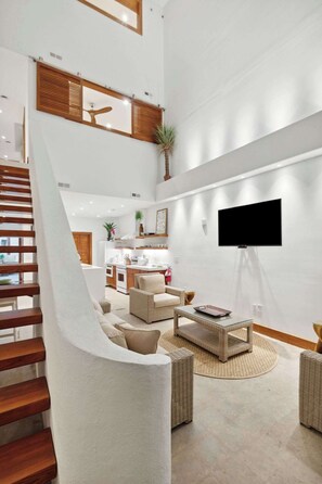 Televisión y oficina 