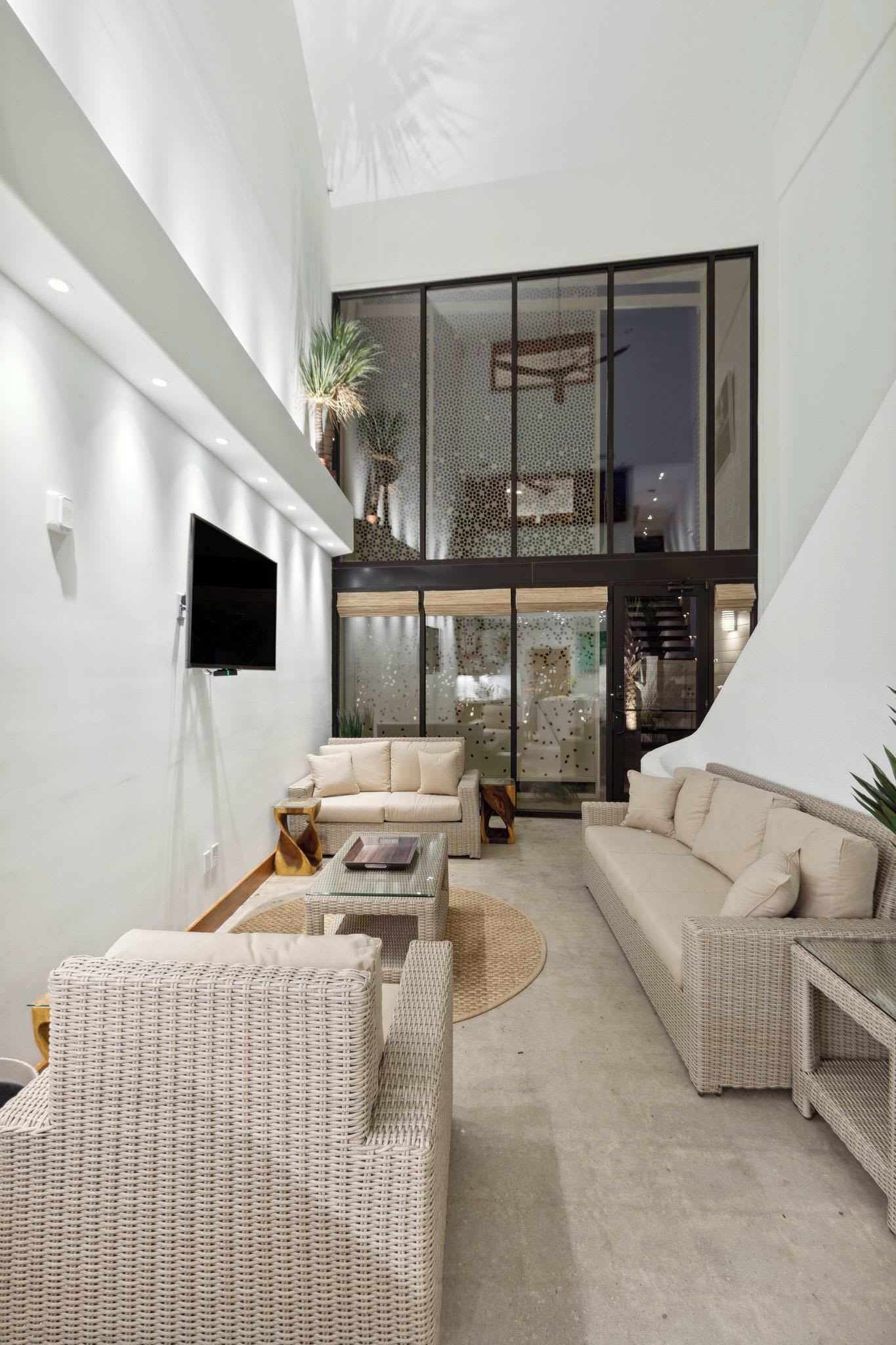 Televisión y oficina 