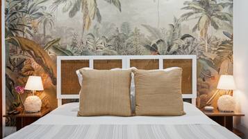 5 habitaciones, escritorio, tabla de planchar con plancha y wifi