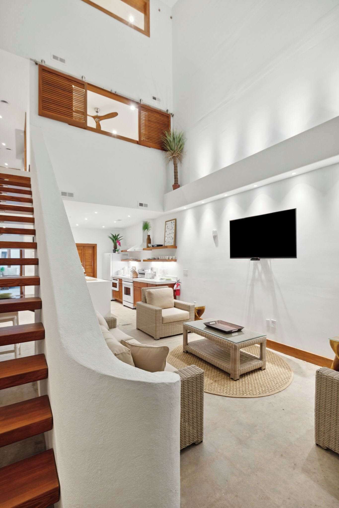 Televisión y oficina 