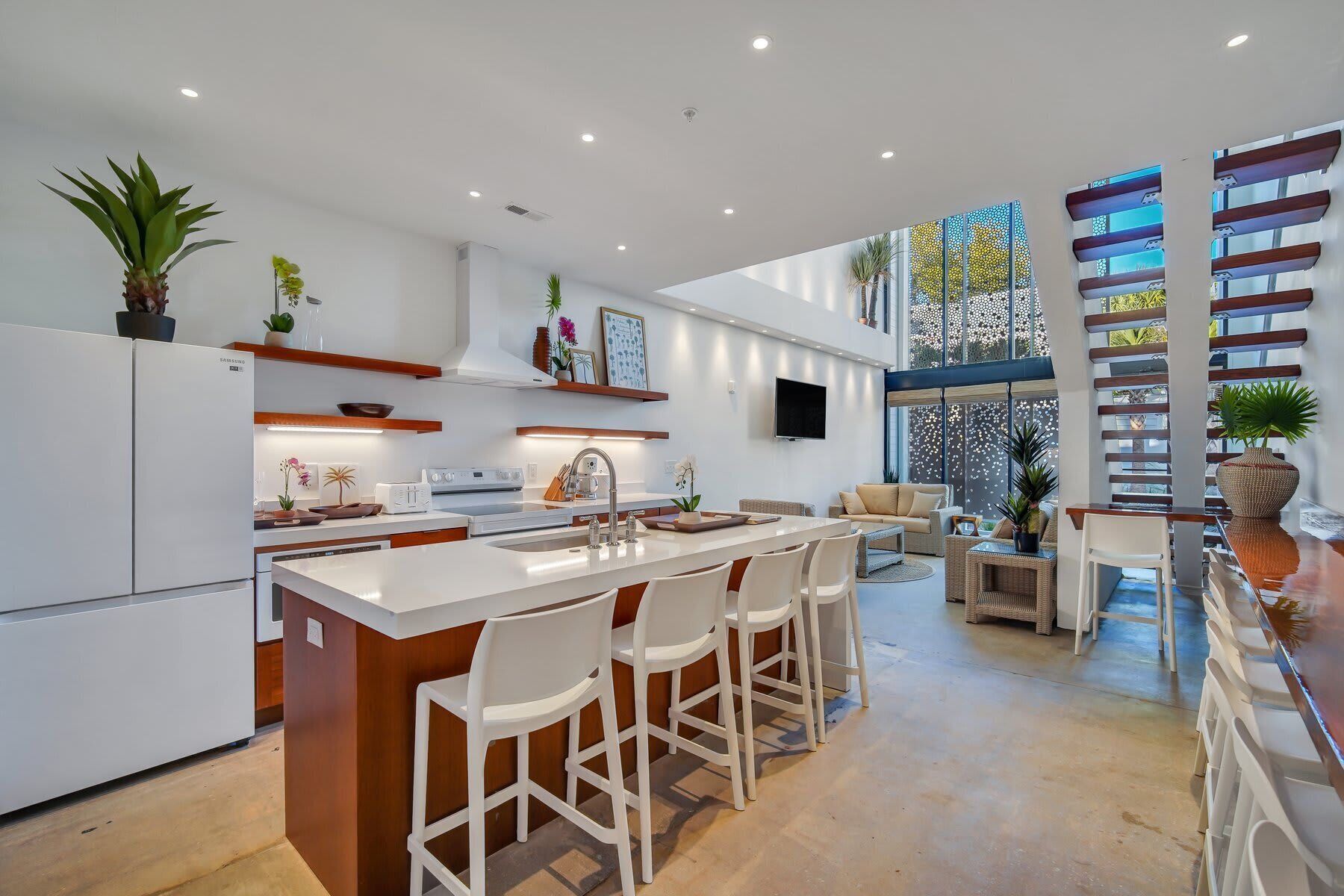 ثلاجة، ميكروويف، فرن، موقد طهي مسطح