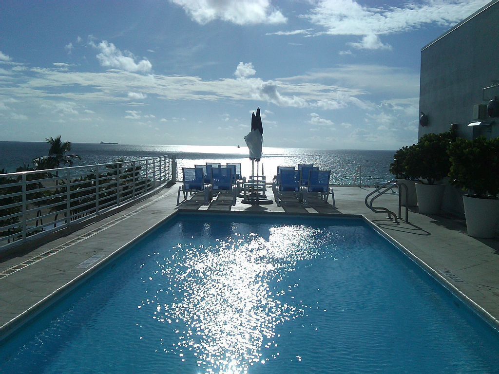 Oceanfront Studio Suite w/Rooftop Pool & Views - Ocean Drive - South Beach