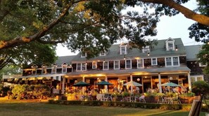 Exterior - The Rams Head Inn (Shelter Island Heights)