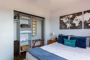 1 habitación, tabla de planchar con plancha y cuna de viaje 