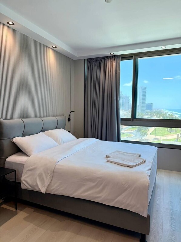 時尚開放式客房, 1 張加大雙人床, 海景 | 2 間睡房、高級寢具、書桌、手提電腦工作空間