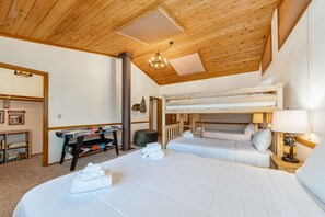 3 bedrooms, desk, WiFi, bed sheets