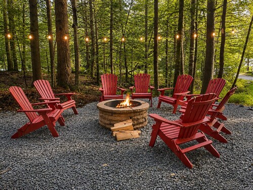 BearHaus Central AC, HUGE Hot Tub, Awesome FirePit