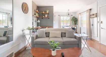 Bright & Airy – Near UofA, 2 Min to Banner!