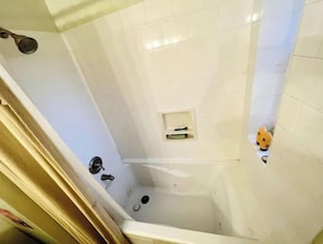 淋浴設備、風筒、提供毛巾、廁紙