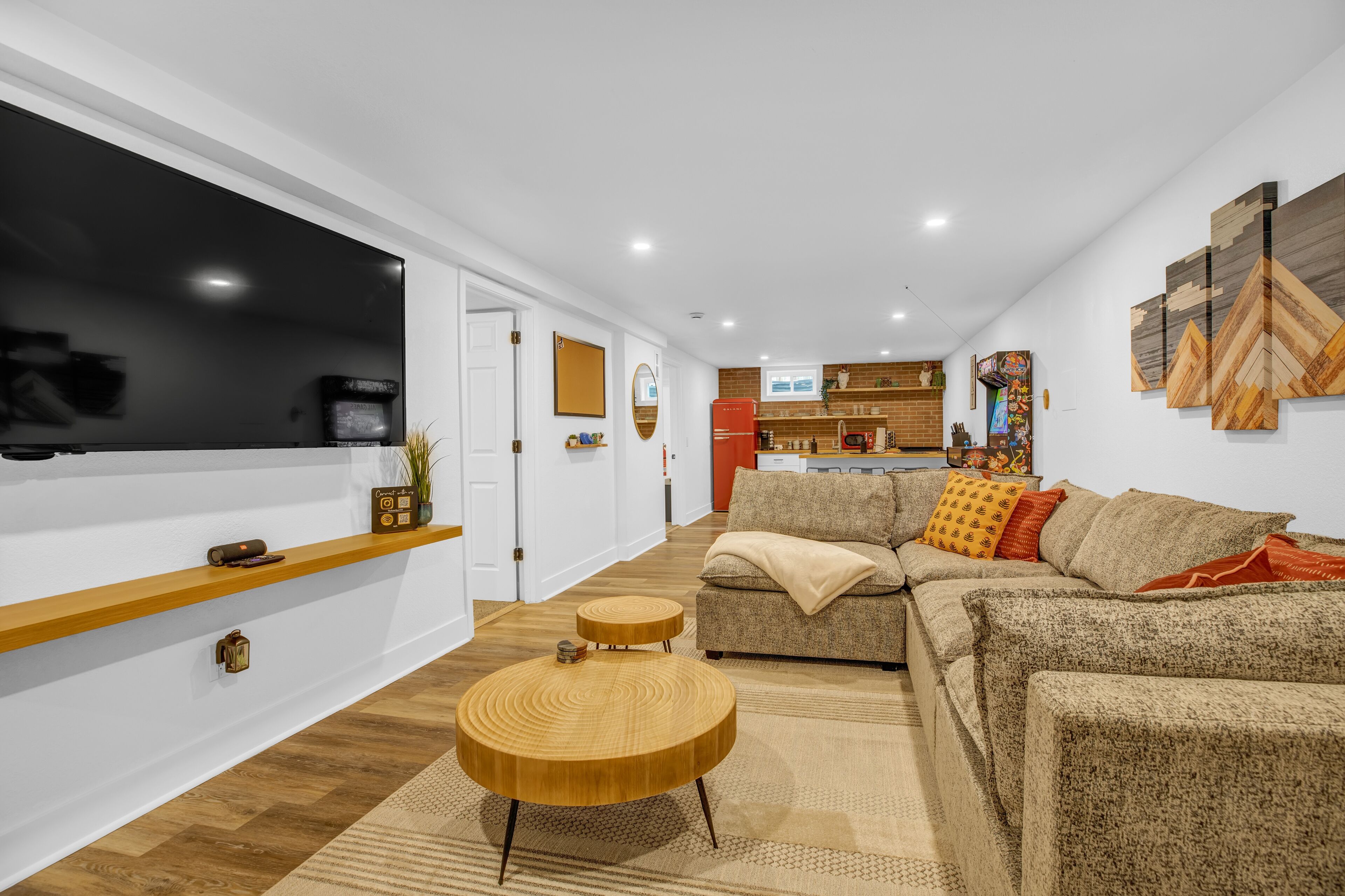 The Suite Spot • Retro Arcade, Fire Pit & Parking! 🌟🕹️🔥🚗