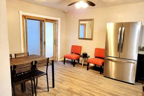 Interior - Charming Spacious 3br-2ba House (Tucson)