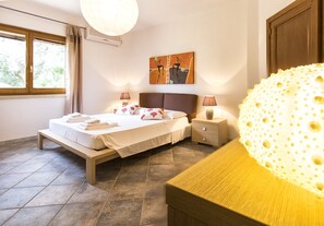 6 camere, una scrivania, ferro/asse da stiro, culla da viaggio