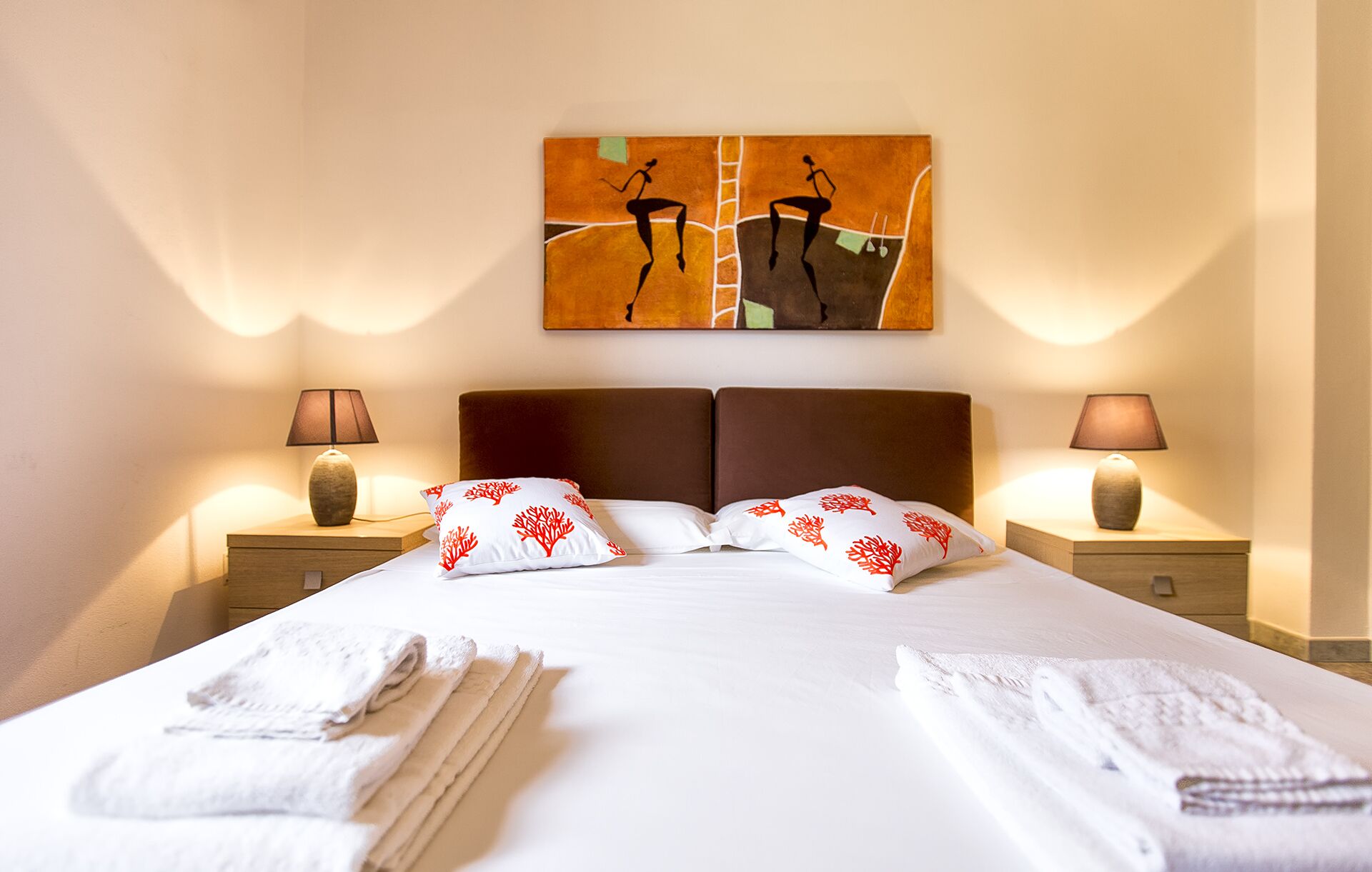 6 sovrum, skrivbord, strykjärn/strykbräda och resesäng