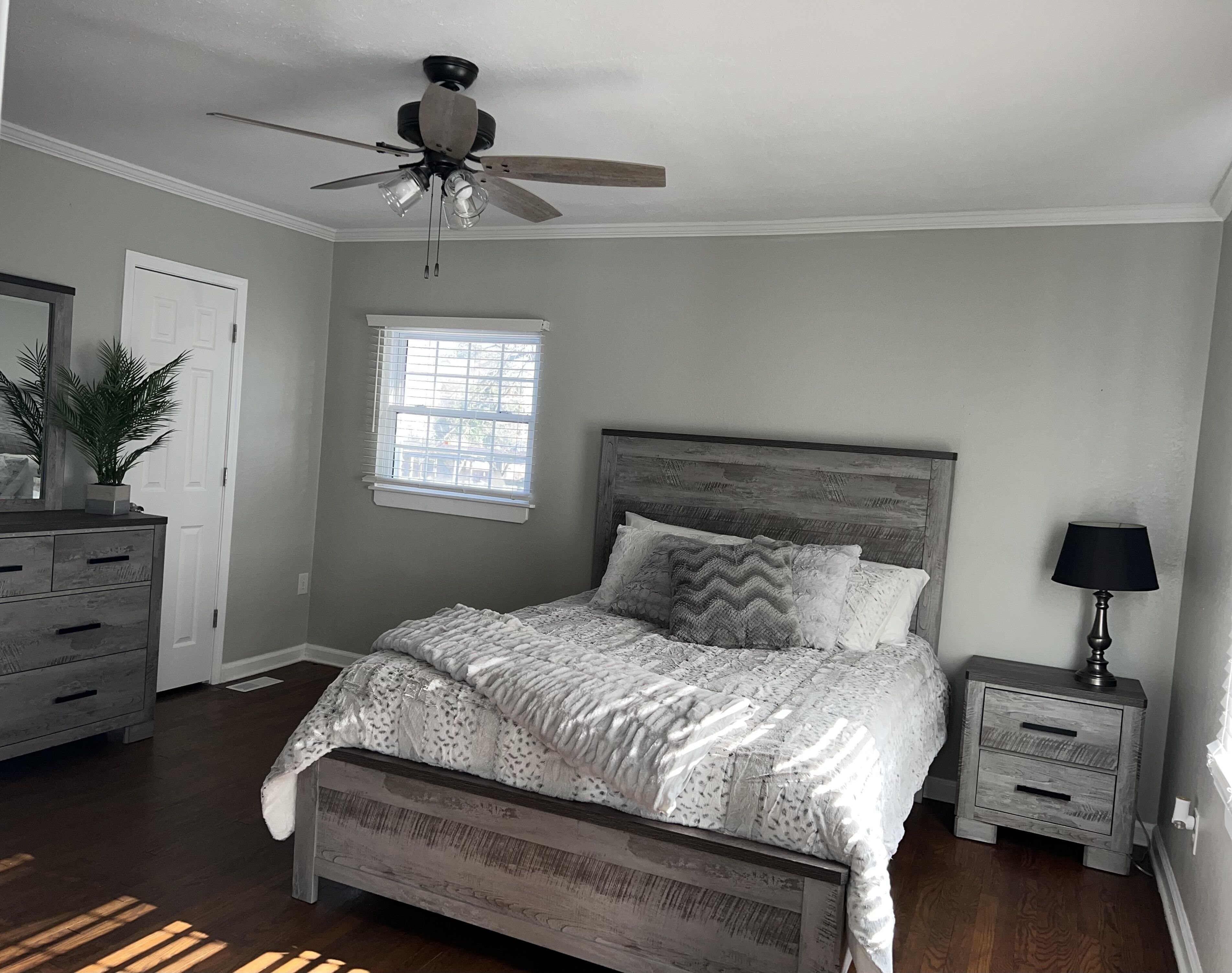 2 多间卧室、熨斗/熨衣板、免费 WiFi、床单