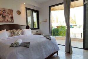 Royal Room | Premium bedding, memory foam beds, individually decorated, desk