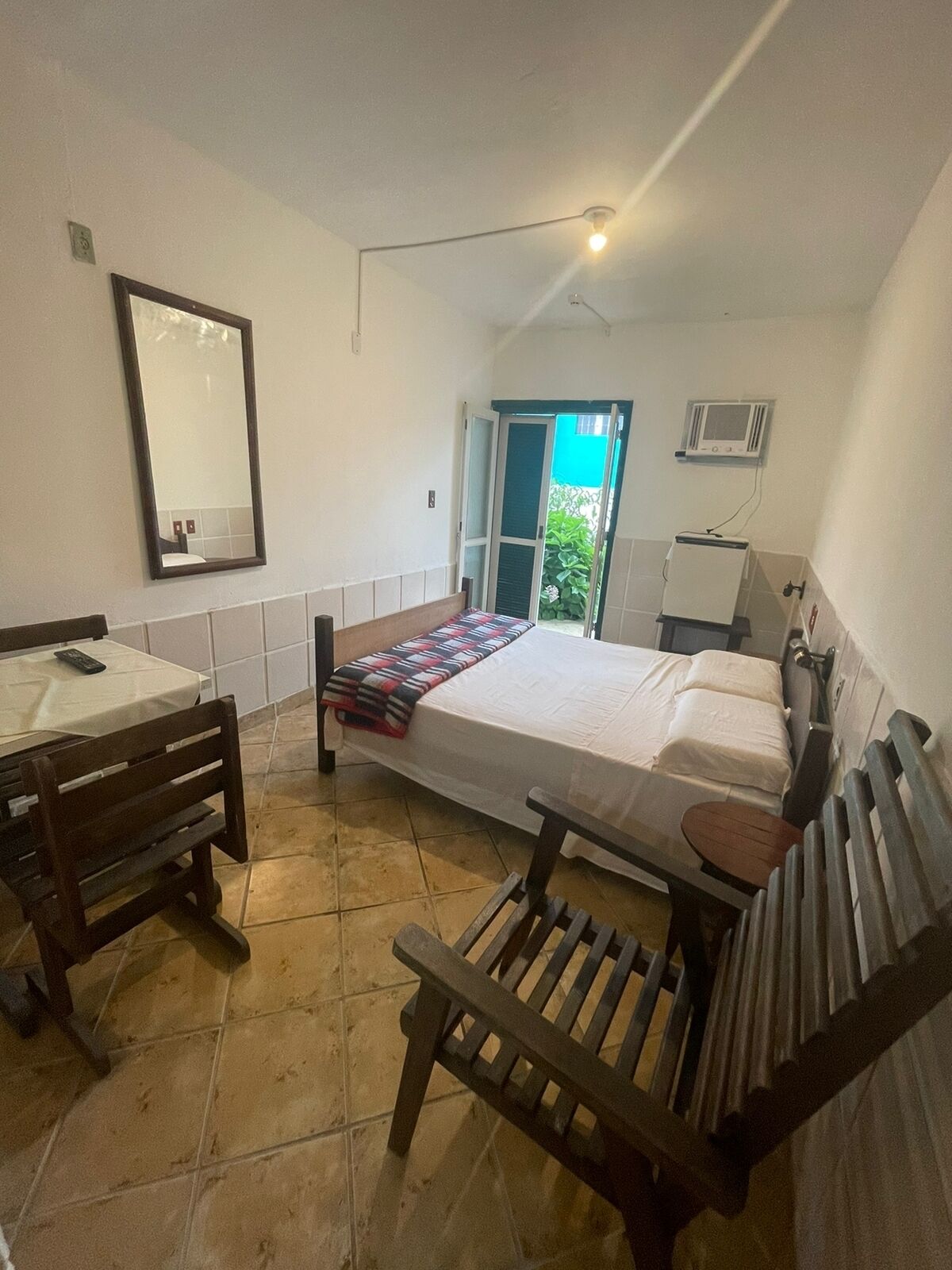 Quarto casal econômico | Wi-Fi de cortesia, roupa de cama