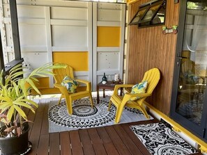 Terrace/patio - Are Mii , a stylish one room container home (Arorangi District)