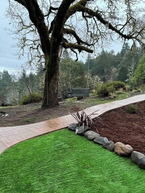 Property grounds - The Hobbit House: Avenue of The Giants Adventure! (Benbow)