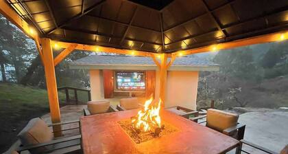 The Hobbit House: Avenue of The Giants Adventure!