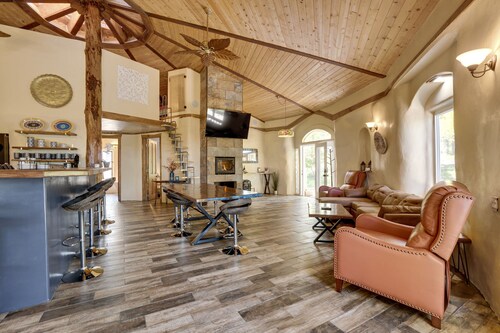 The Hobbit House: Avenue of The Giants Adventure! Hot Tub/ Fire Pit/  5BDR/ King