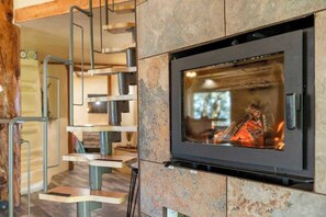 Interior - The Hobbit House: Avenue of The Giants Adventure! (Benbow)