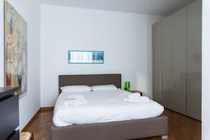 2 bedrooms, iron/ironing board, WiFi, bed sheets - Leonardo Da Vinci House | 10 minutes from Duomo (Milano)