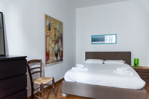 2 chambres, fer et planche à repasser, Wi-Fi, draps fournis