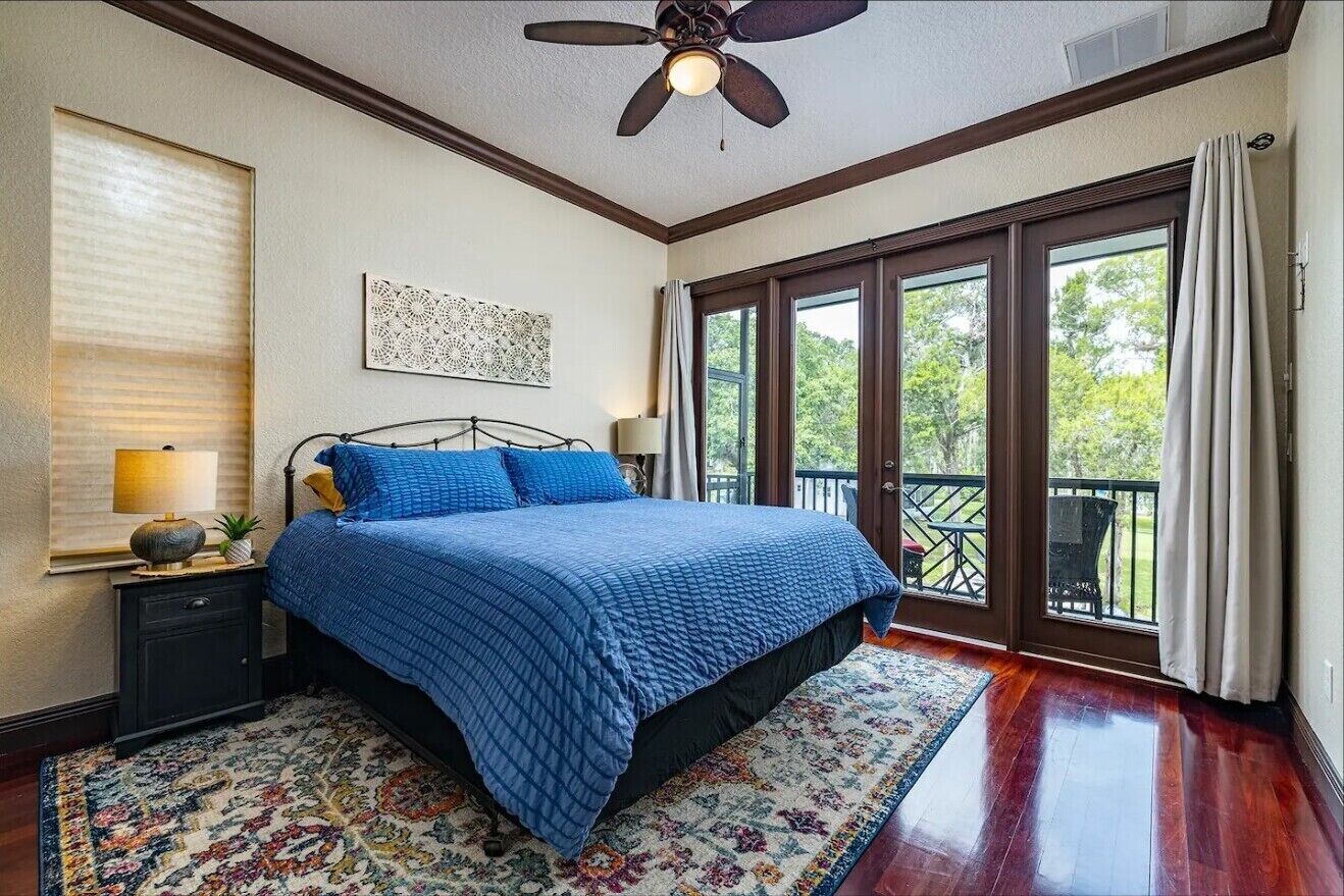 4 bedrooms, iron/ironing board, free WiFi, bed sheets