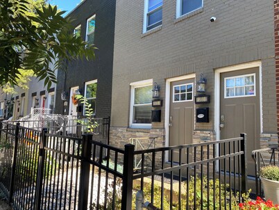 Newly Renovated 2BD 2BR unit in the heart of NE DC!