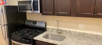 Newly Renovated 2BD 2BR unit in the heart of NE DC!