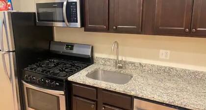 Newly Renovated 2BD 2BR unit in the heart of NE DC!