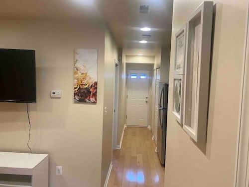 Newly Renovated 2BD 2BR unit in the heart of NE DC!