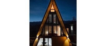 Cozy A-frame with indoor fireplace and sauna!