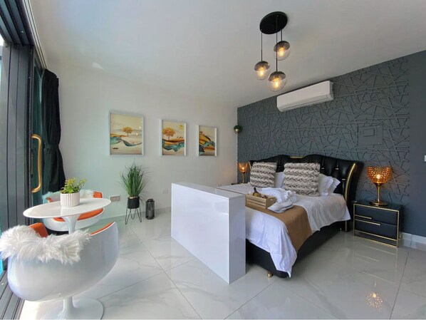 1 bedroom, in-room safe, free WiFi, bed sheets