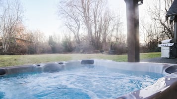 Bañera de hidromasaje exterior