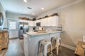 Fridge, microwave, oven, stovetop - One Particular Harbor (Mexico Beach)