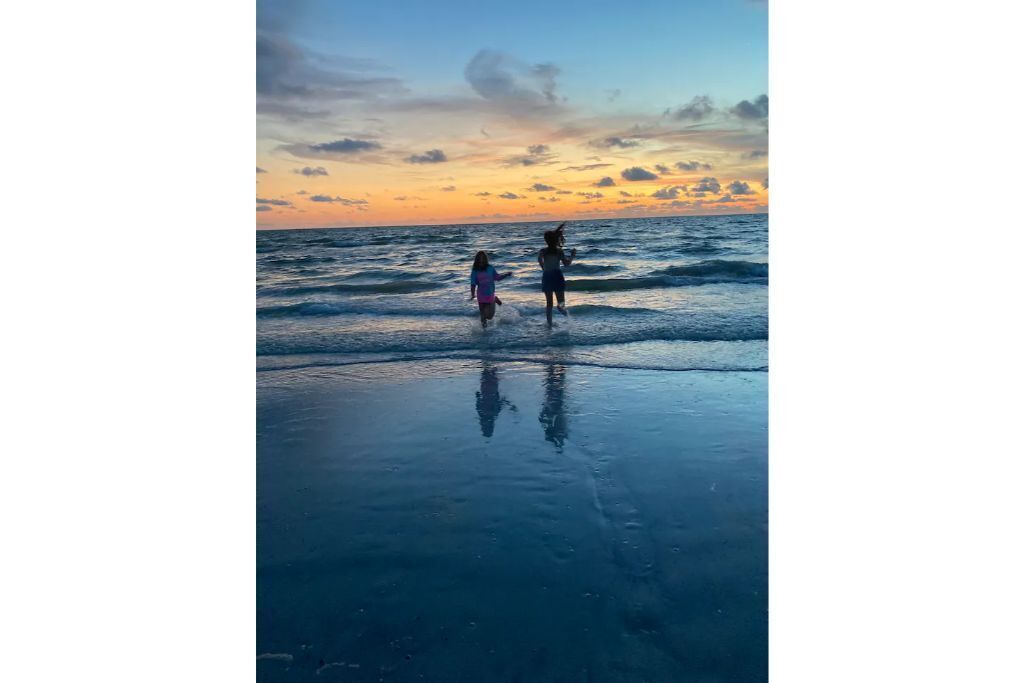2 Minute drive to Indian Rocks Beach, Sleeps 6