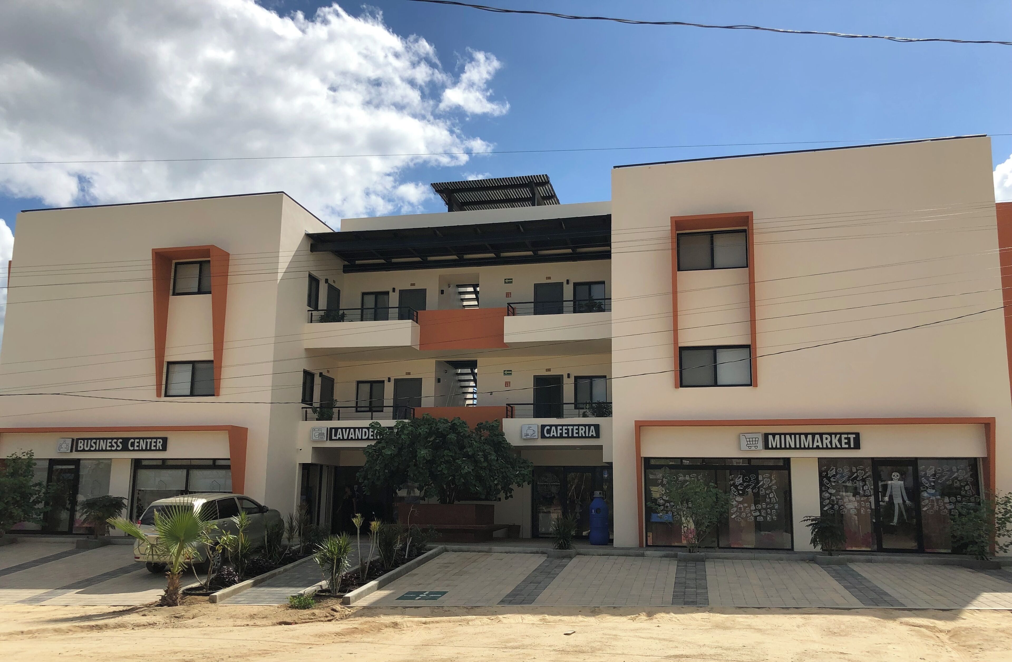 Vista frontal de la propiedad