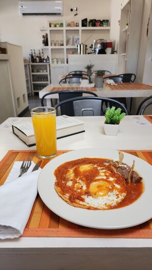Free daily continental breakfast
