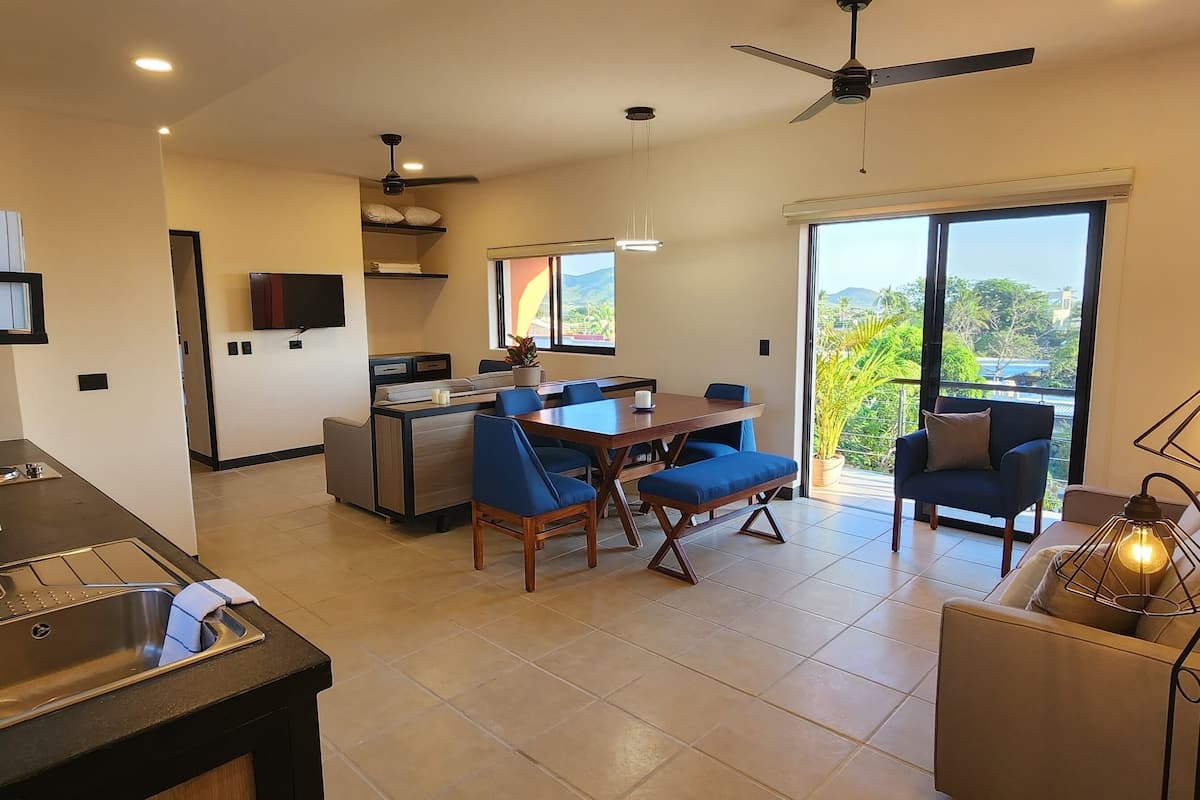 family room | living area | 50-inch led tv with digital channels, tv, netflix