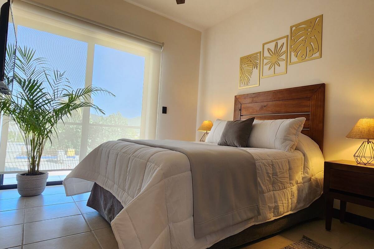 Chăn bông, minibar, két bảo mật tại phòng 