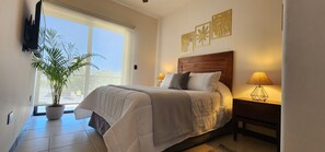 Down comforters, minibar, in-room safe, individually furnished - SUITES LOMBOY & PLAZA (San José del Cabo)